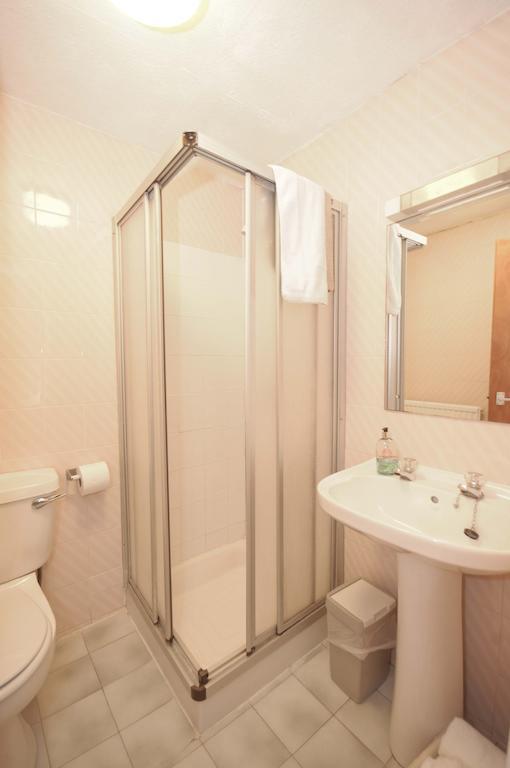 Ferrybridge Hotel Dunfermline Rum bild